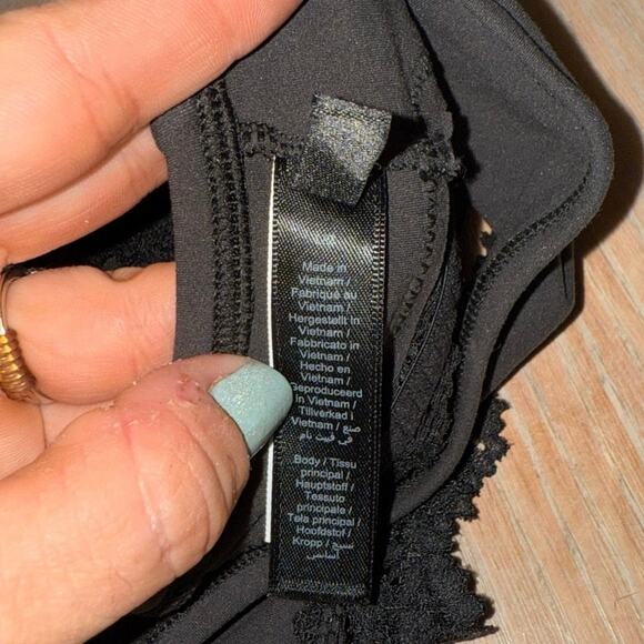 SKIMS Fits Everybody Lace scoop Bralette in the color Onyx size large - Picture 9 of 9